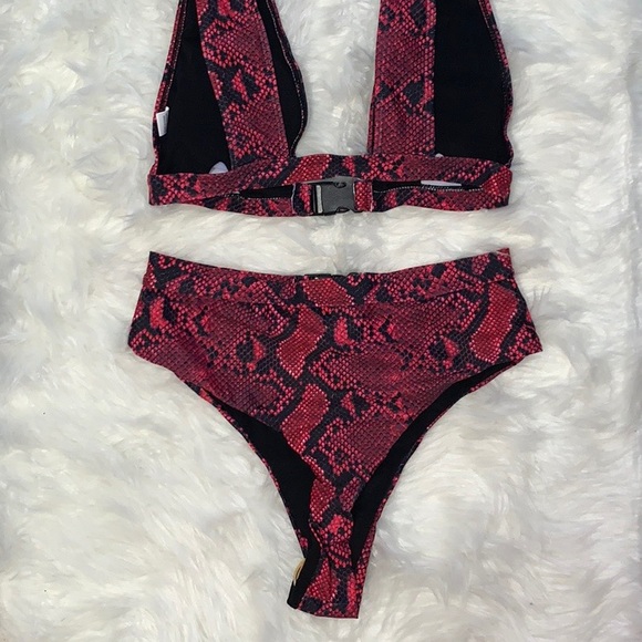 Super sexy red snakeskin bikini - Picture 2 of 7
